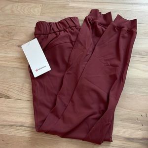 Lululemon on the fly joggers